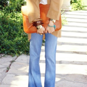 Simple, casual and adorable way to wear flares. 