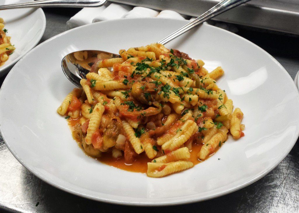 Cavatelli with tomatoes and squash blossoms, photo by Turquesa Aros