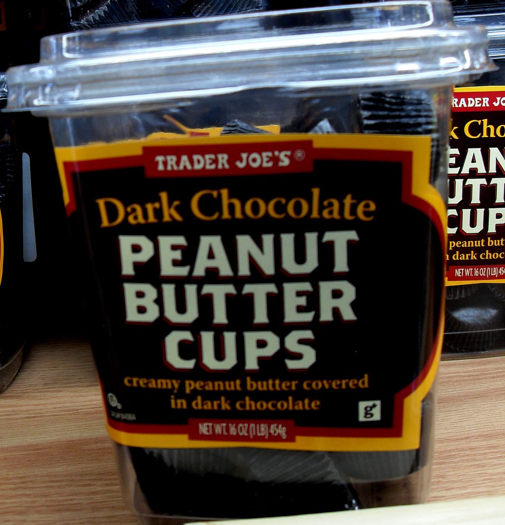 Trader Joe's Dark Chocolate Peanut Butter Cups 16 oz