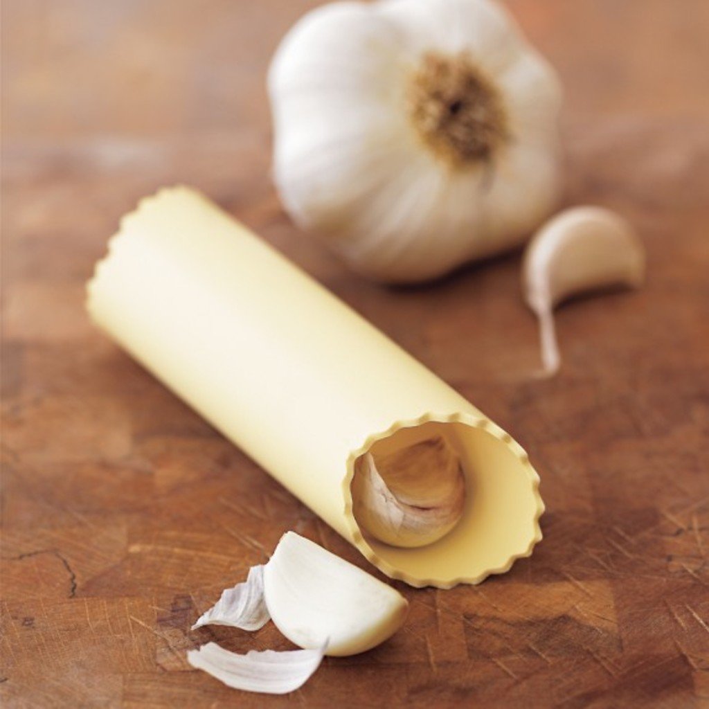 Garlic peeler