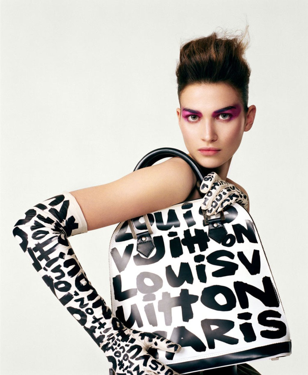 Marc Jacobs' innovative graffiti bag for Louis Vuitton (courtesy of metalocus.es)