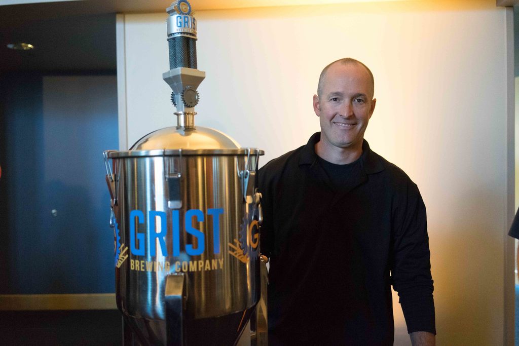 Grist Brewing described its brew as a beer that "looks like a Stella but drinks like a Guinness." 