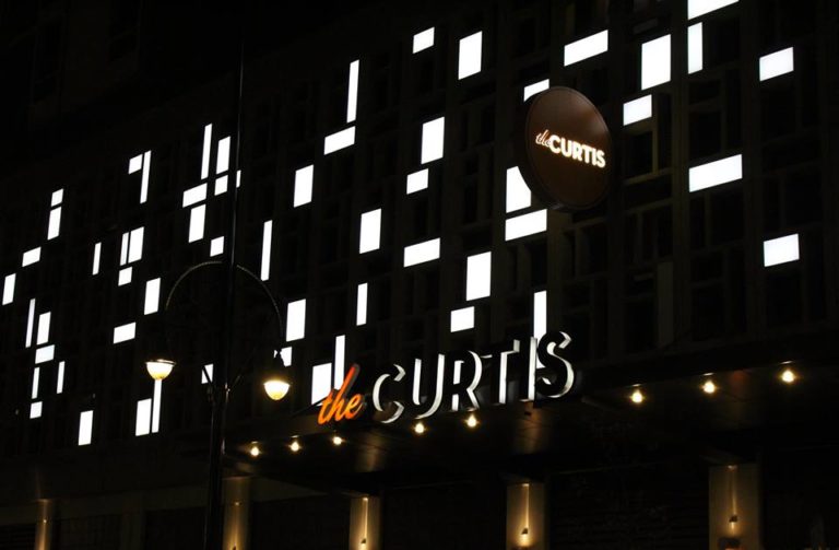 vp curtis dean roberts hotel group net worth - Ilustrasi 2