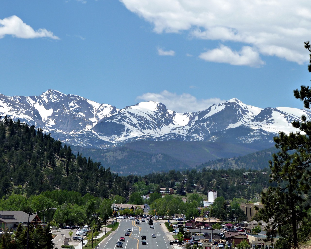 A Weekend Guide to Estes Park This Fall - 303 Magazine
