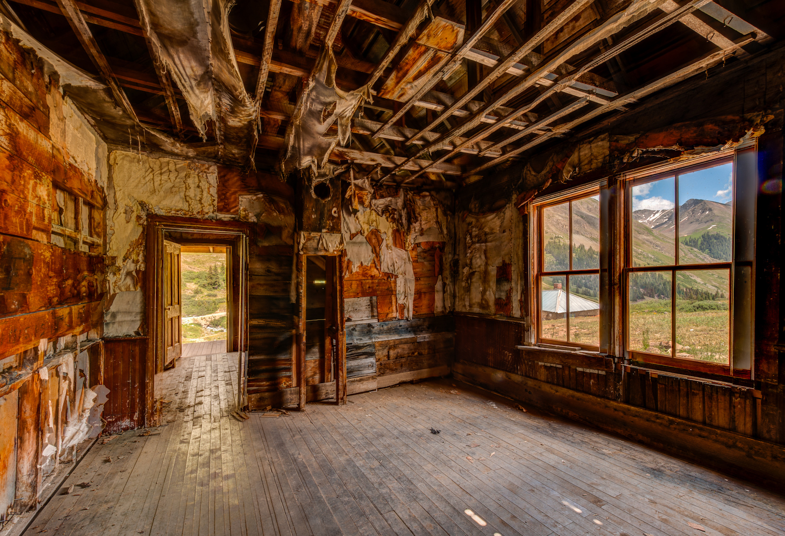 Ghost Towns of America - mapped and photographed
