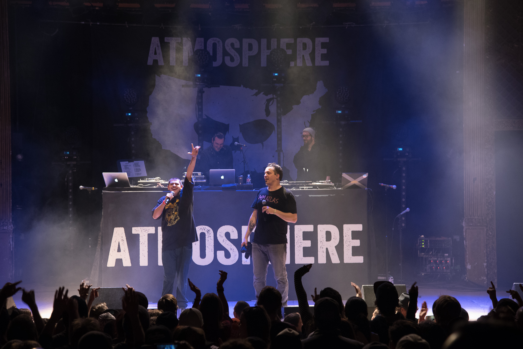 Atmosphere, live artists