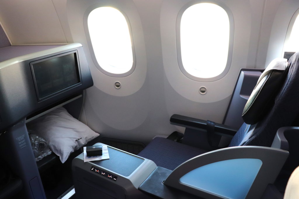 We Tried It – The New United Dreamliner That Flies Direct From Denver ...