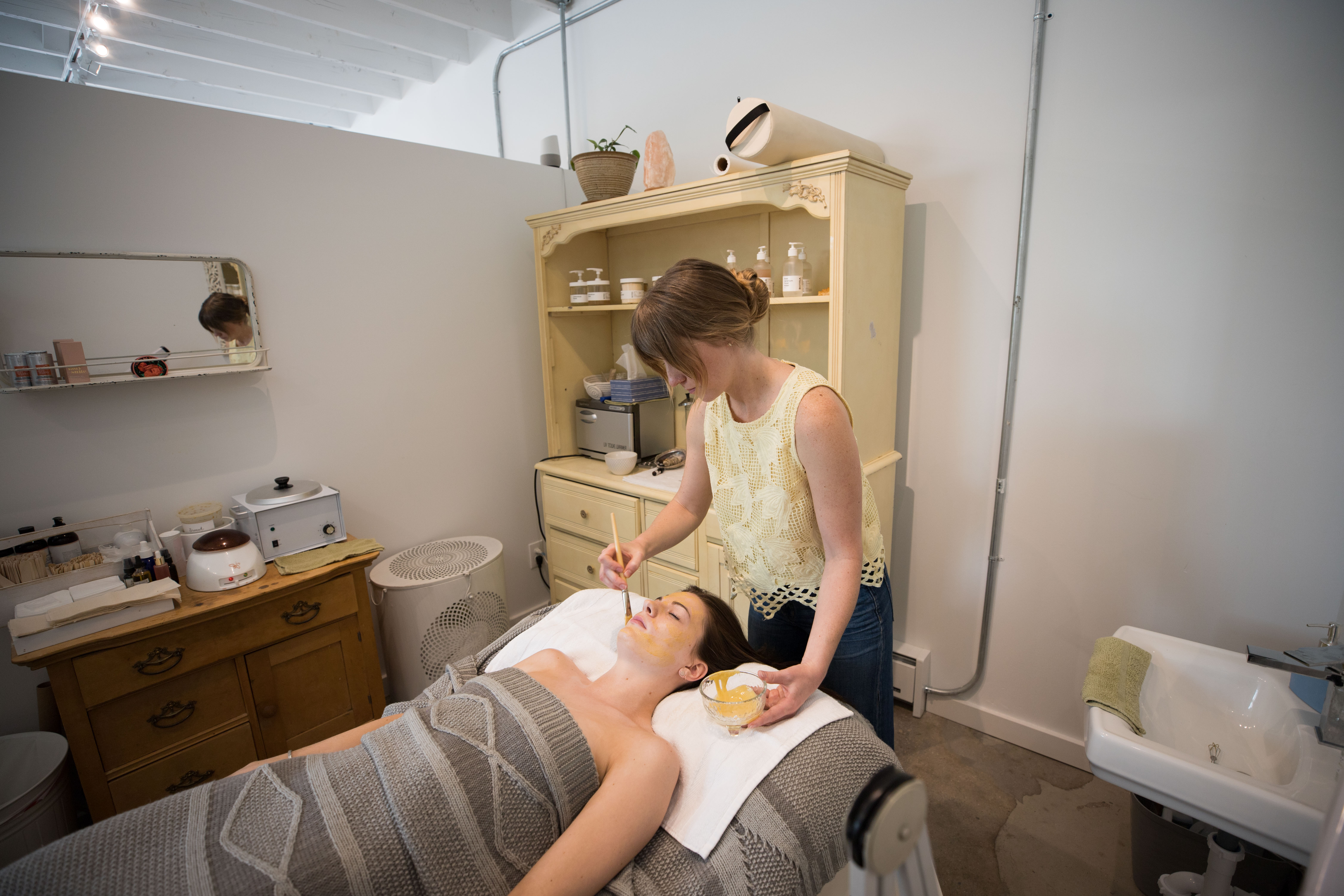 303 Magazine, 303 Style, 303 We Tried It, Beauty Trends, Vivian Louthan, Denver Beauty, Denver Facial, Crystals, Denver Skincare, Womenfolk Beauty, Rhea Hovarth, Heather Fairchild Photography