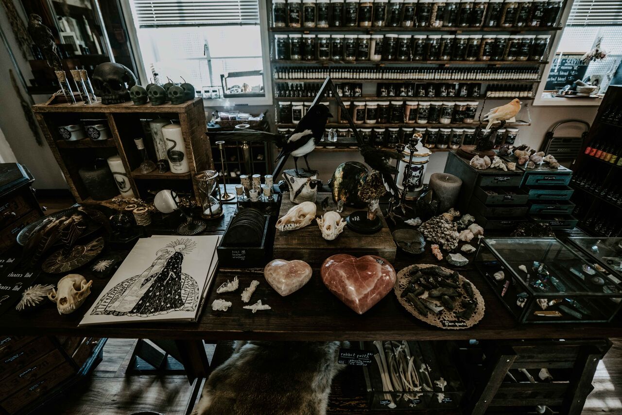 303 Magazine, 303, Denver, Ritual Cravt, Meg O’Neill Photography, Witches, Halloween, Tarot Cards, Crystals, Readings, Potions, Denver Shopping, Fashion, Denver Fashion