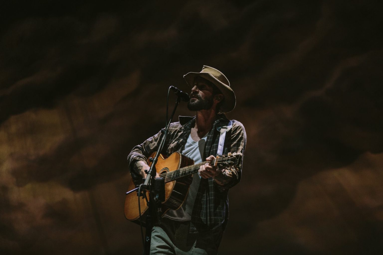 Review - Ray LaMontagne Let his Songs Speak for Themselves on Night One