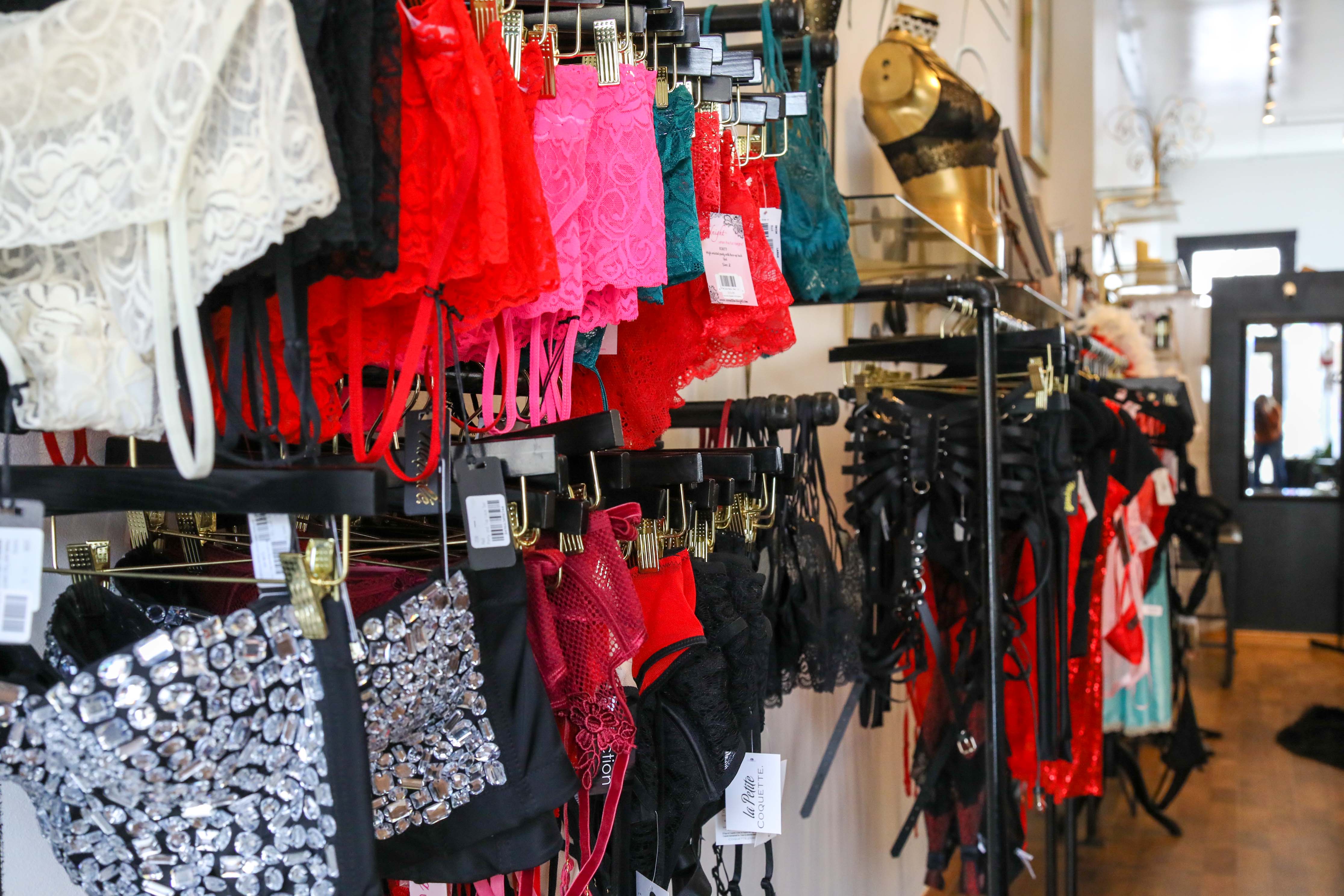 UNDERWEAR DISPLAY  VISUAL MERCHANDISING – Q& Victoria