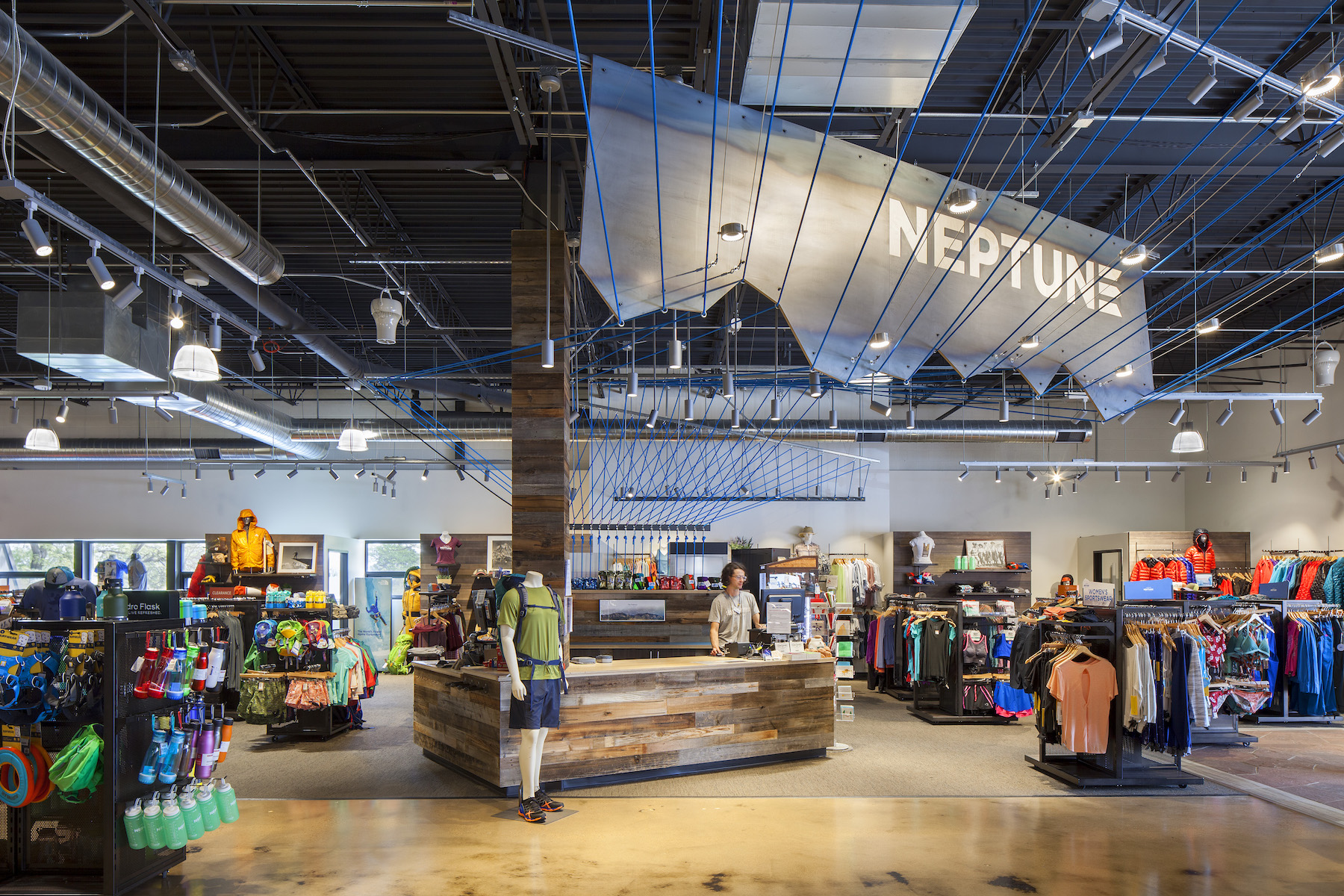 8 Outdoor Apparel Stores for Your Next Trip to the Mountains - 303