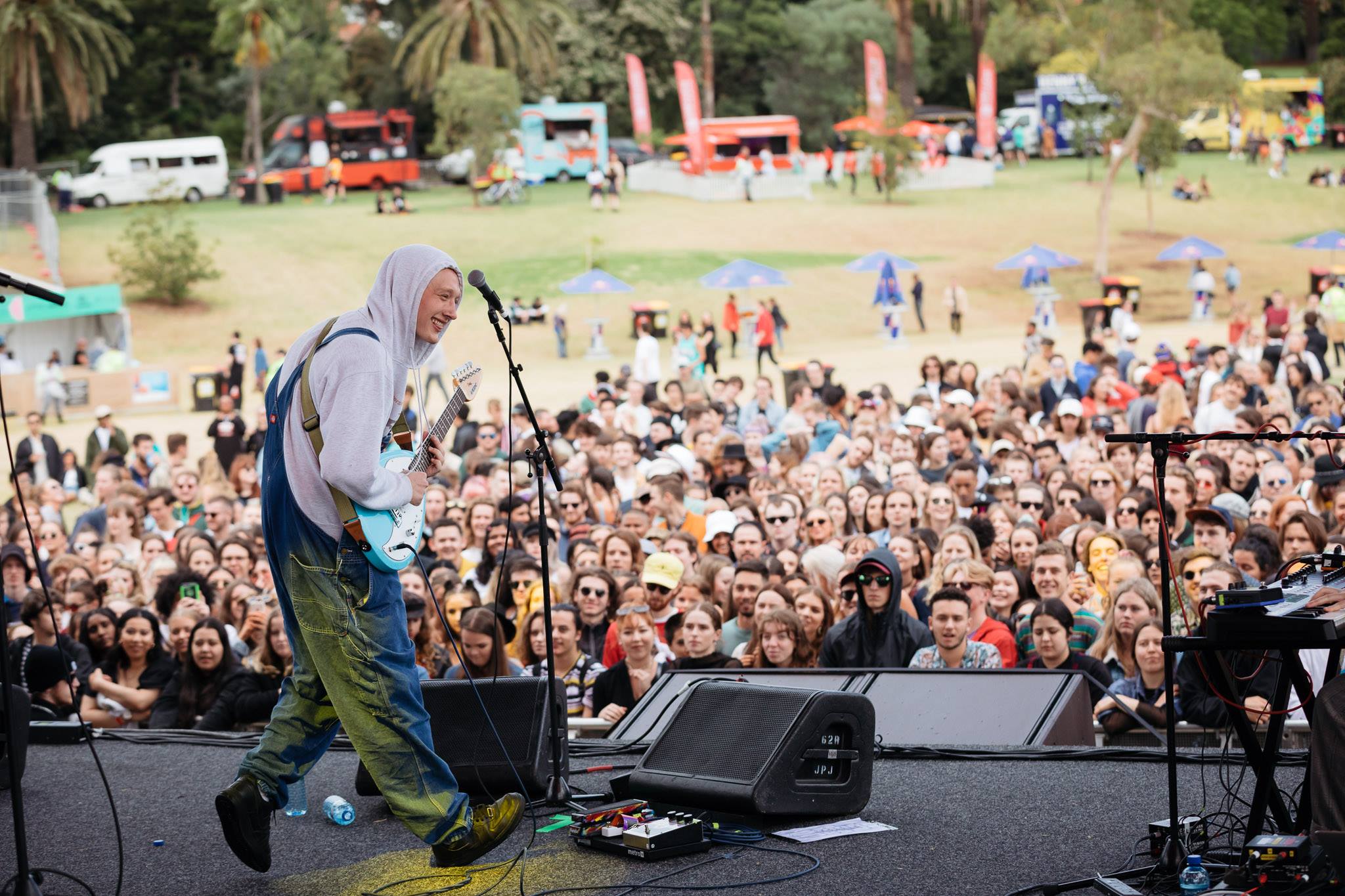 Yellow Days, live show