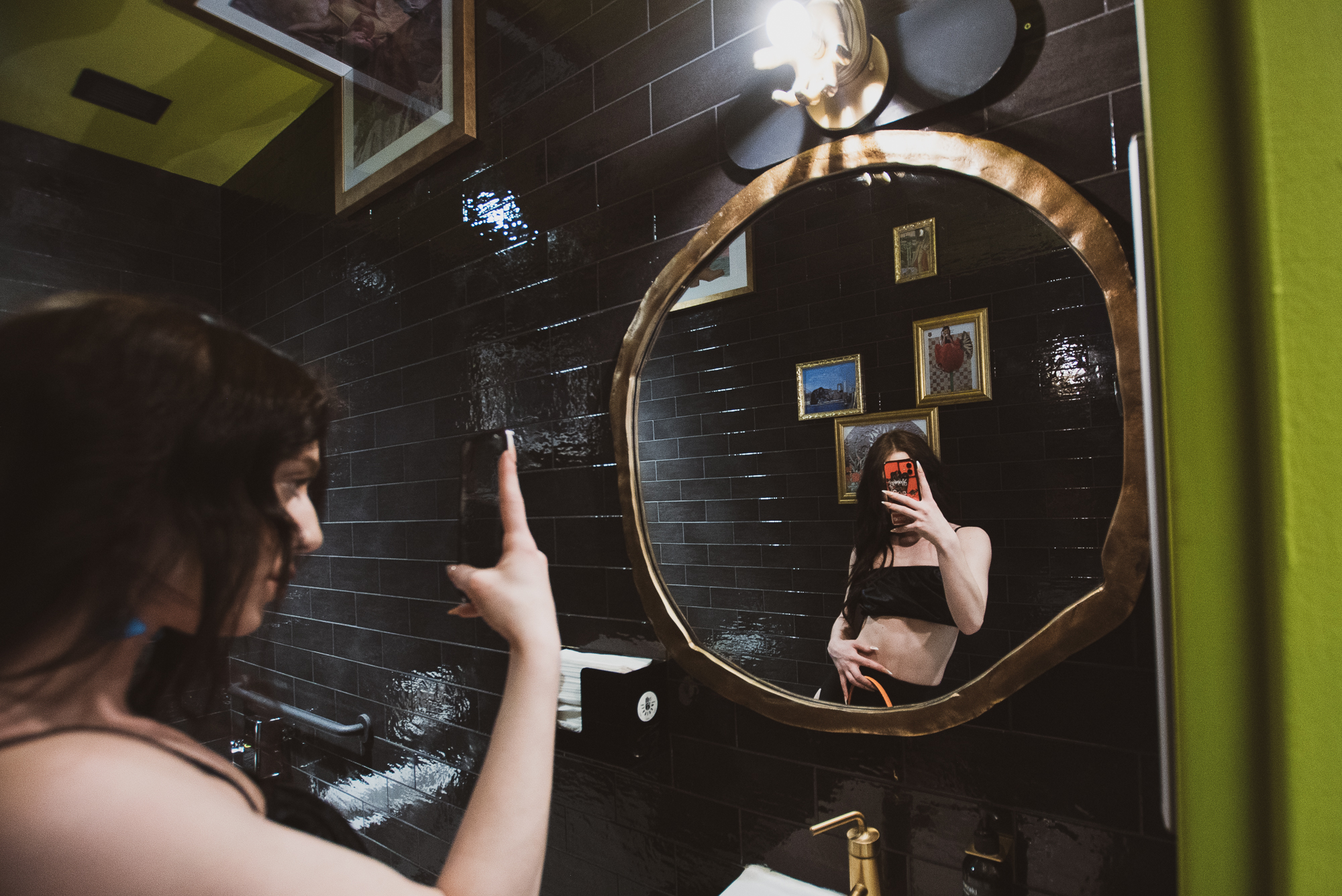 303 Magazine, Bar bathrooms