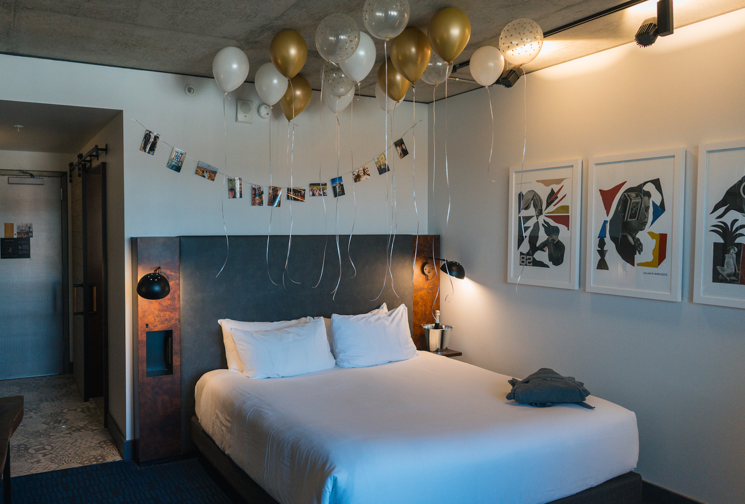 Bedroom, photos, balloons, hotel