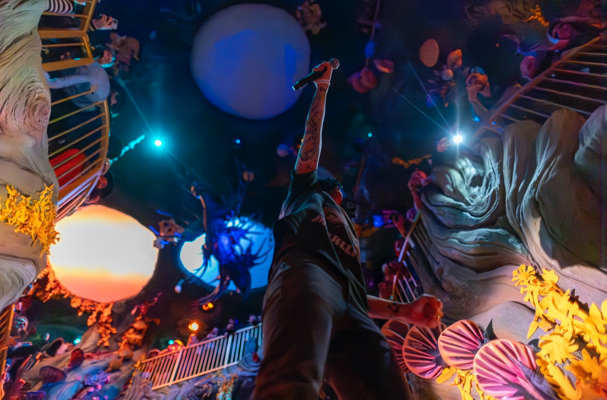 Review — Immersive Nostalgia at Meow Wolf’s Emo Nite Halloween Takeover in Denver – 303 Magazine