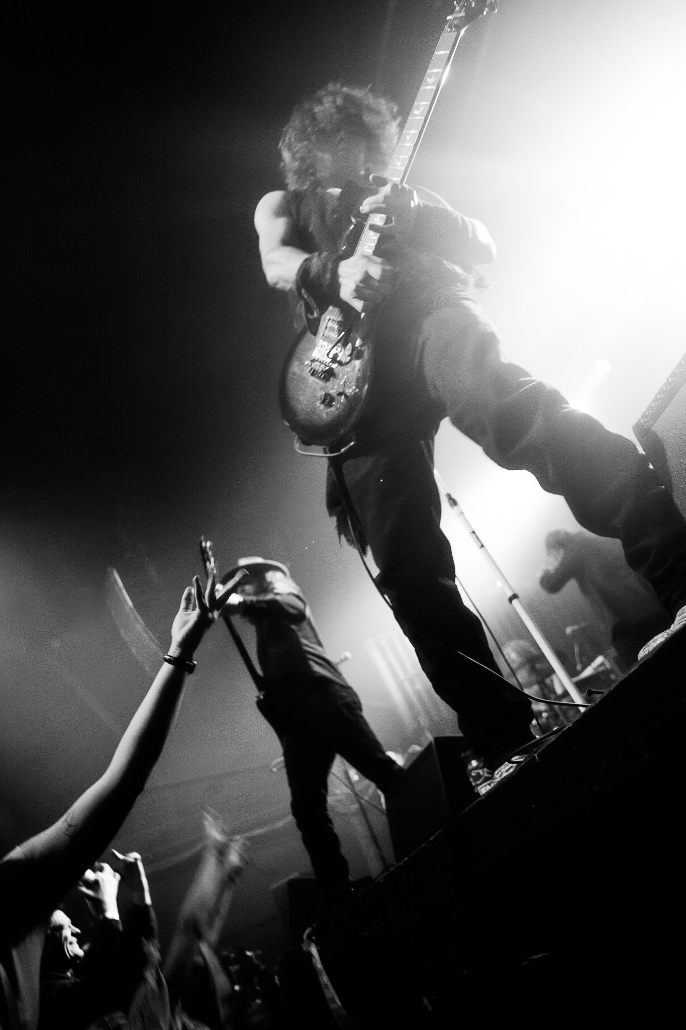 Freng from STIL RUNNIN on stage